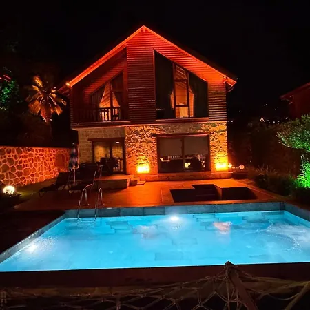 Real Tas2 Villa *